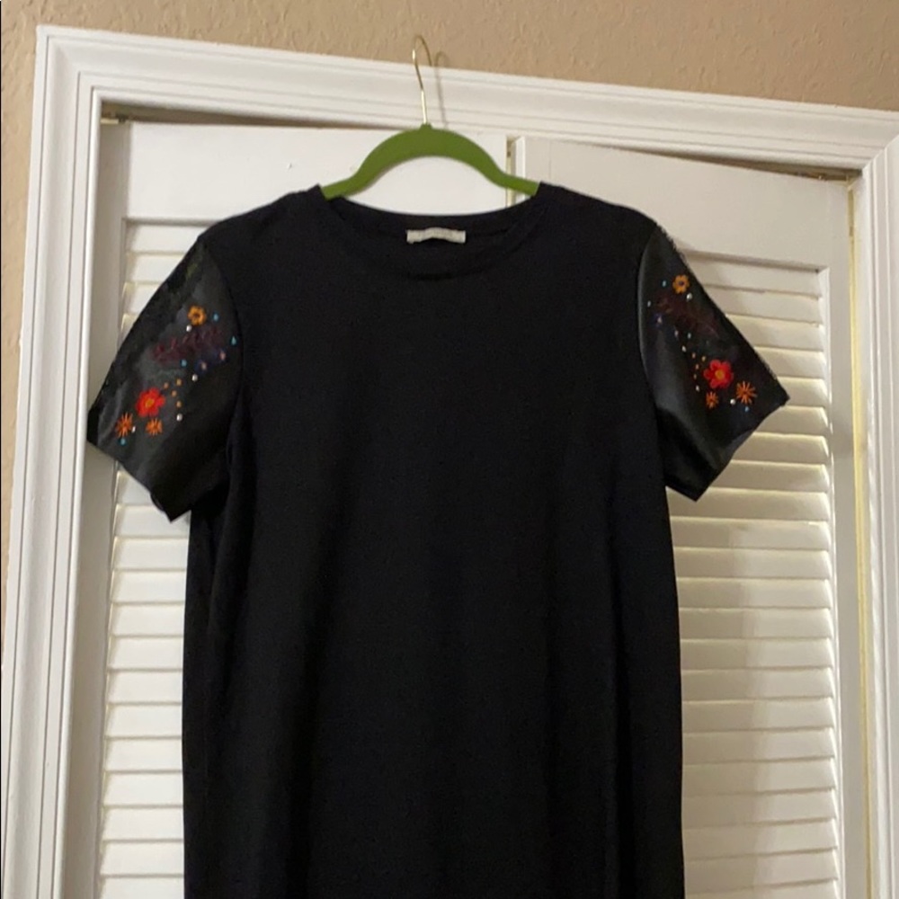 T-shirt dress with embroidered sleeves